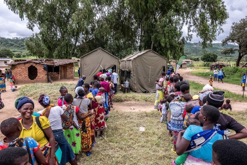 Queue outside a mobile clinic.