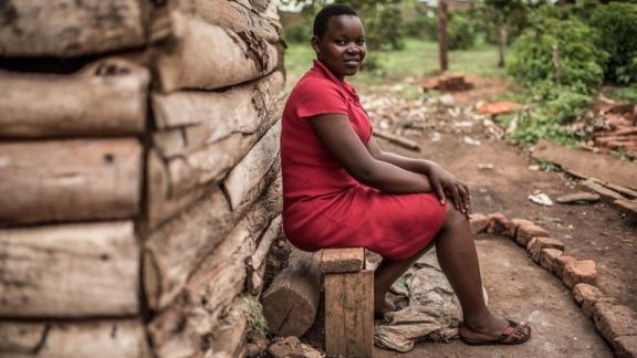 A young female client helped by a project via IPPF