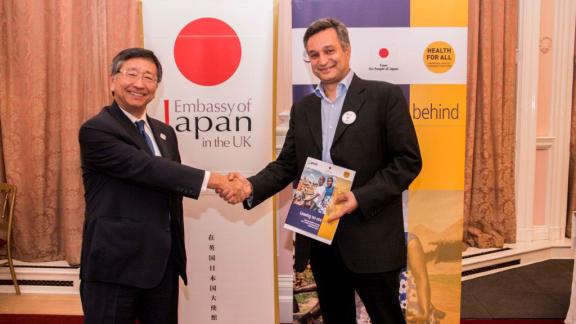 鶴岡公二駐英国特命全権大使とDr アルバロ・ベルメホIPPF事務局長